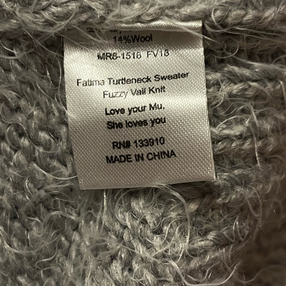 Show me your Mumu women’s fatima turtleneck fuzzy sweater-Size Medium - Picture 5 of 6